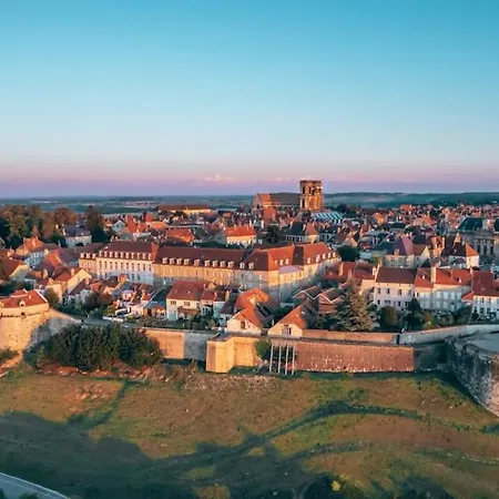 Apartment Au Centre-ville Avec Cour