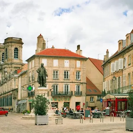 Apartment Au Centre-ville Avec Cour