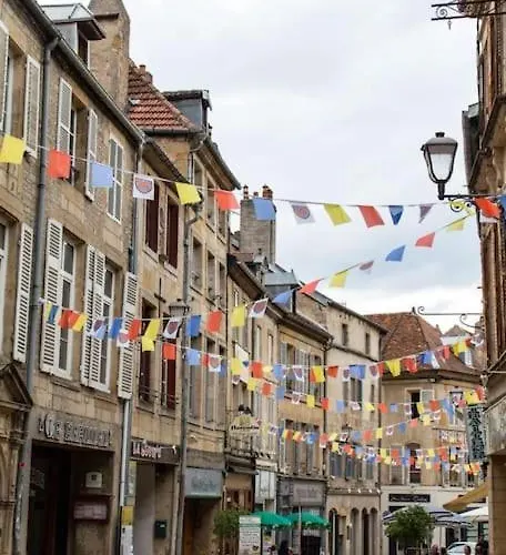 Au Centre-ville Avec Cour 아파트 *