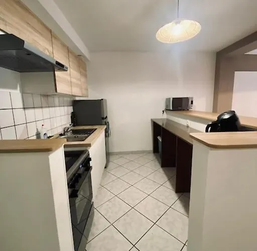 Au Centre-ville Avec Cour 아파트 *