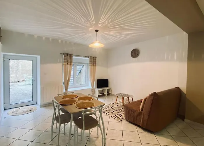 Au Centre-ville Avec Cour * 랑그르